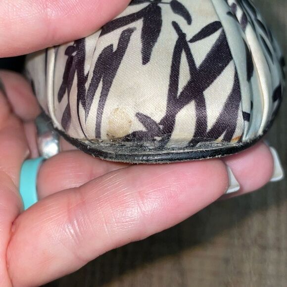 Tory Burch Womens Ivory Black Ballet Flats Comfort Slip On Round Toe - Picture 10 of 12